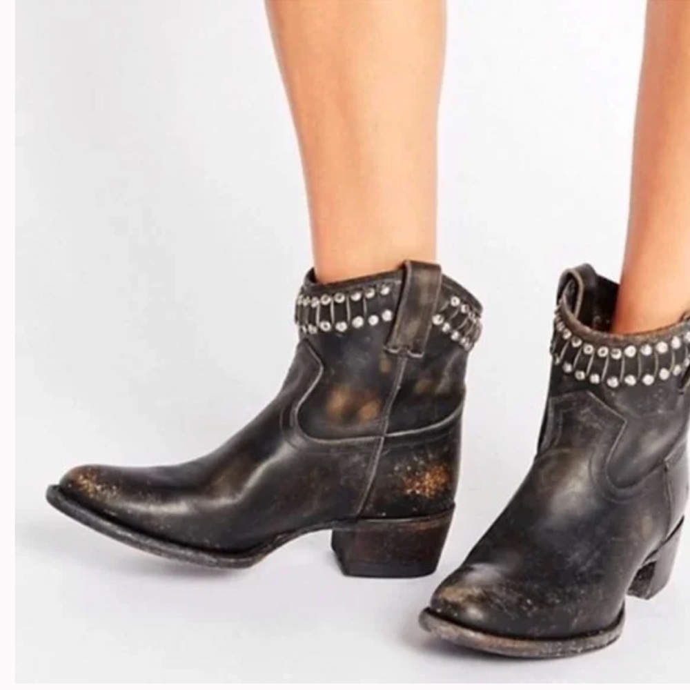 FRYE Women's Diana Cut Stud Western Boot